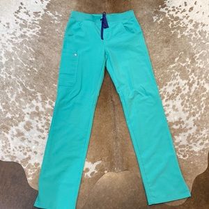 Figs Surgical Green Cade Cargo in XS Tall